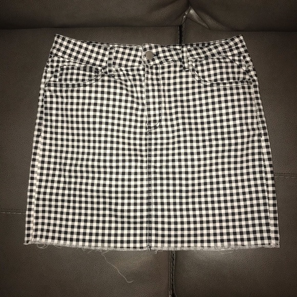 Dresses & Skirts - 💋Checkered Pattern Skirt